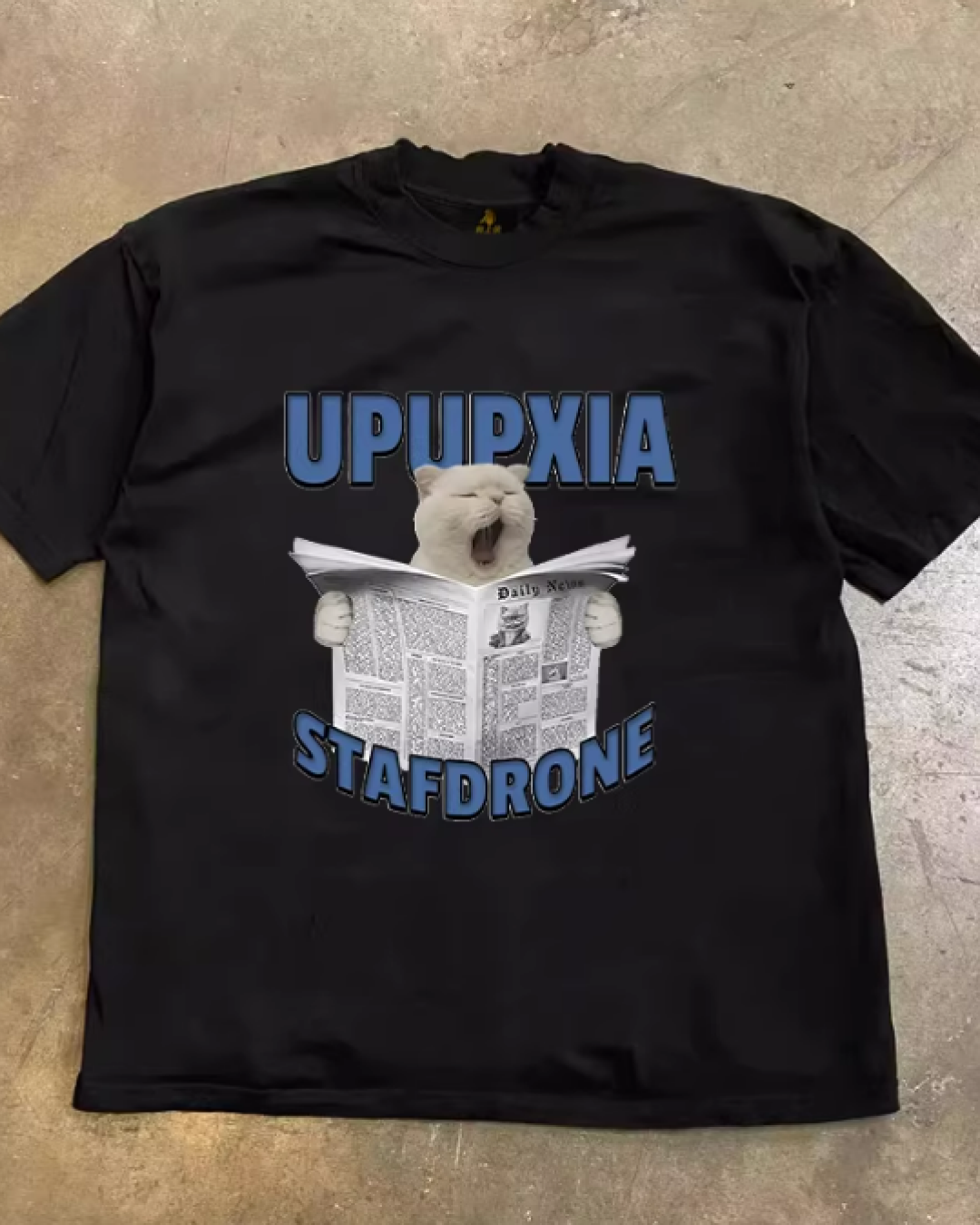 半袖デザインTシャツ（ニュースペーパー・キャット）E01113