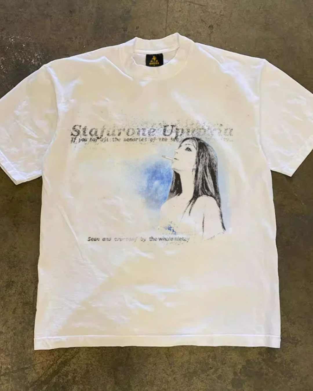 半袖デザインTシャツ（スモーキングガール）E01136